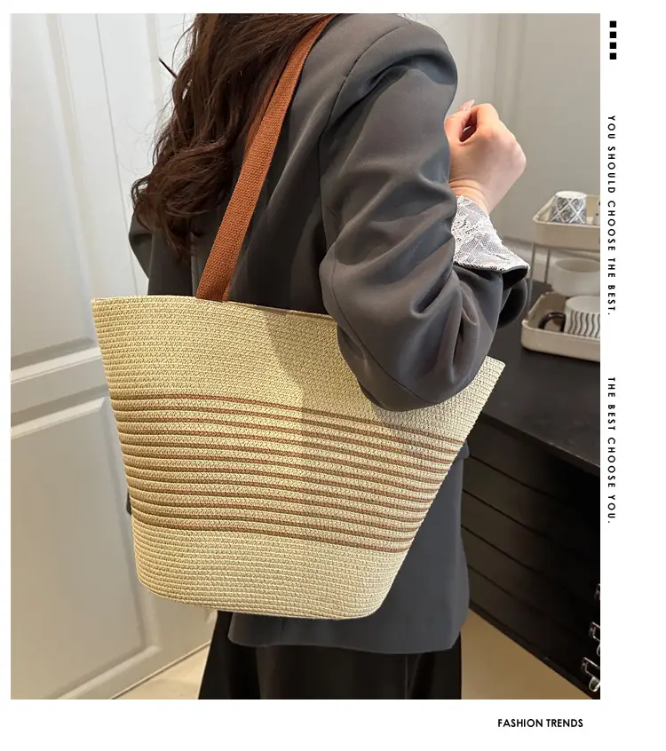 Striped Straw Bag Large Capacity Casual Beach Shoulder Bag — feature 1