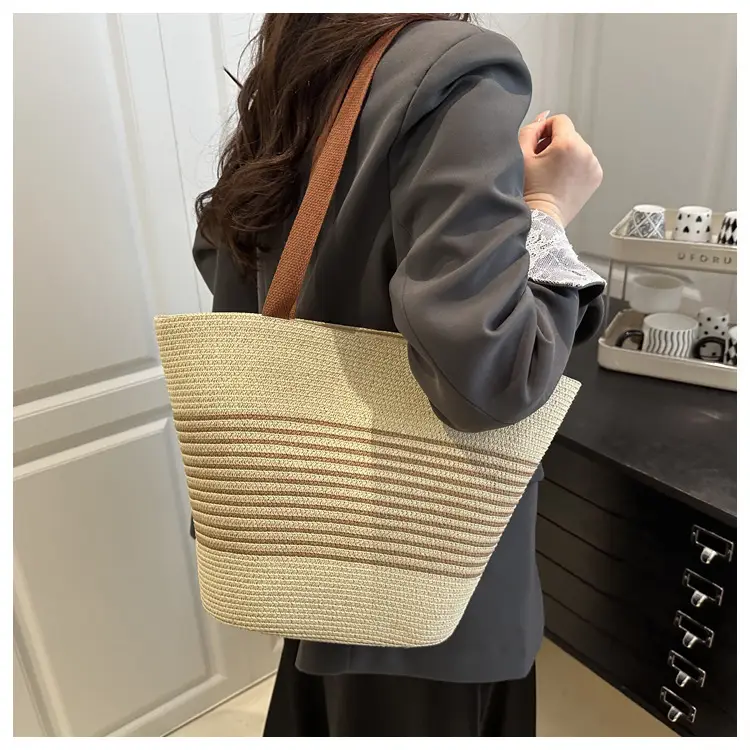 Striped Straw Bag Large Capacity Casual Beach Shoulder Bag — feature 9