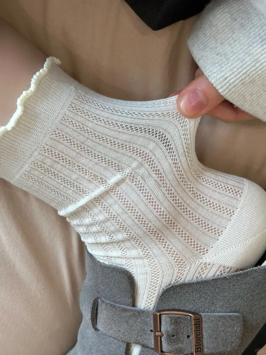 Thin Breathable Women's Socks for Spring, Autumn, and Summer, Ballet Style, Solid Color, Ruffled Edge, Hollow Mesh, Mid-Calf Socks — feature 2