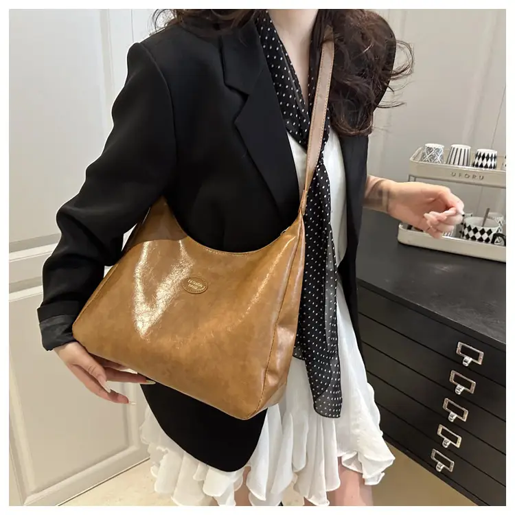 Brown Leather Shoulder Bag for Women 2025 — feature 10