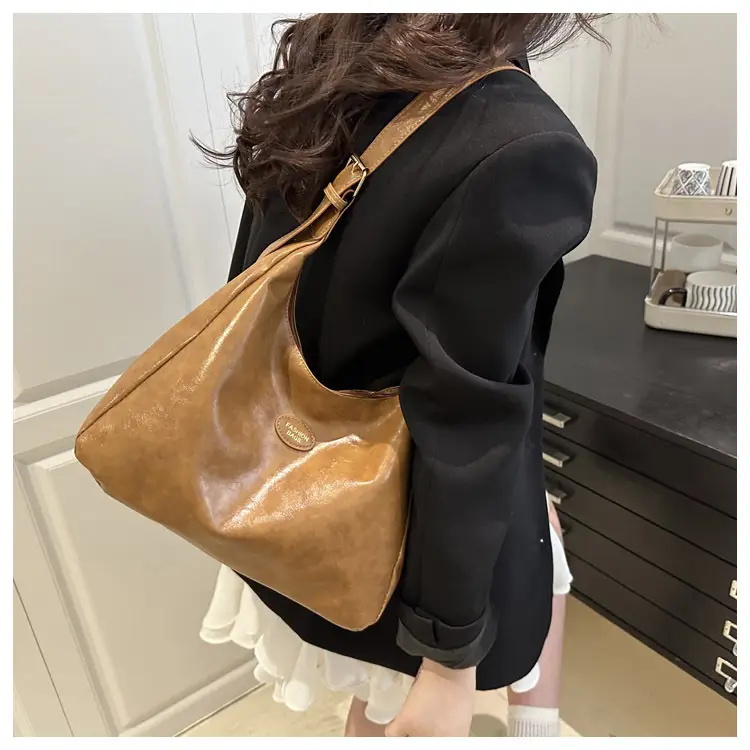 Brown Leather Shoulder Bag for Women 2025 — feature 11