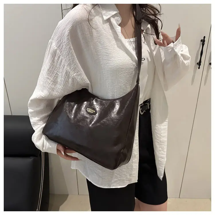Brown Leather Shoulder Bag for Women 2025 — feature 12