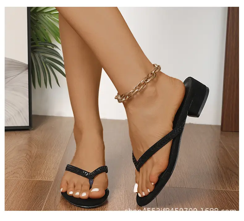 Cross-Border Hot-Selling Summer New Flip-Flops for Outer Wear, Fashionable and Versatile Solid Color Sandals, High-End and Exquisite Beach Shoes — feature 4