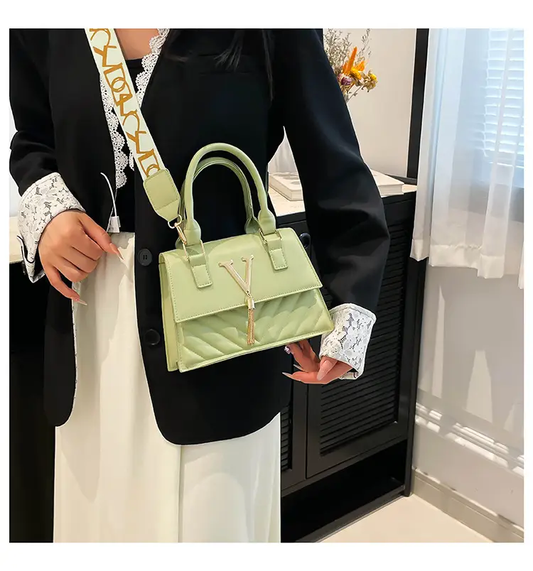 Green Embroidered Rhombus Shoulder Bag for Women 2025 — feature 21