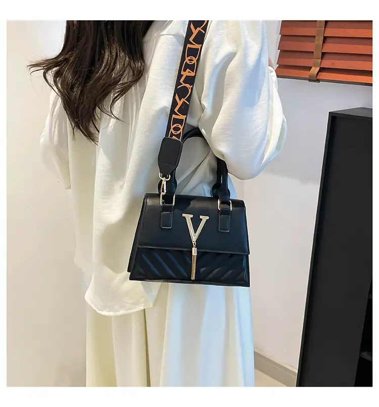 Green Embroidered Rhombus Shoulder Bag for Women 2025 — feature 30