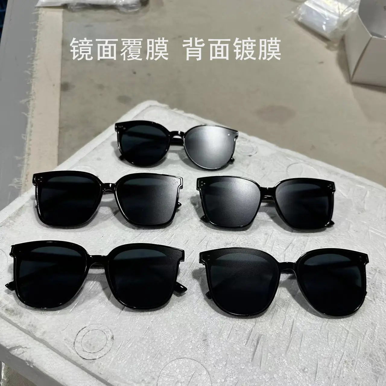 Black Nylon Anti-UV Sunglasses for Men β feature 1