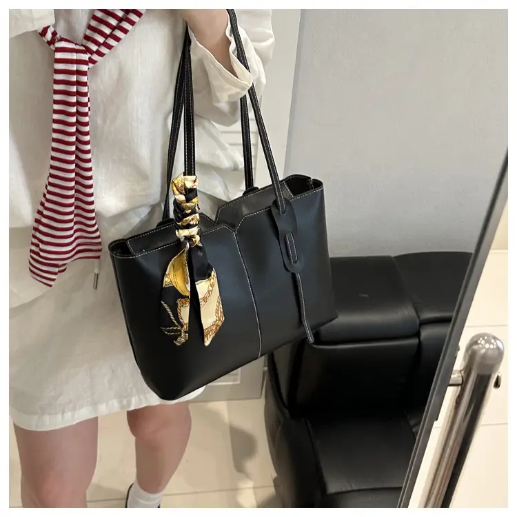Women Korean Style Large Tote Bag Black 2025 — feature 17
