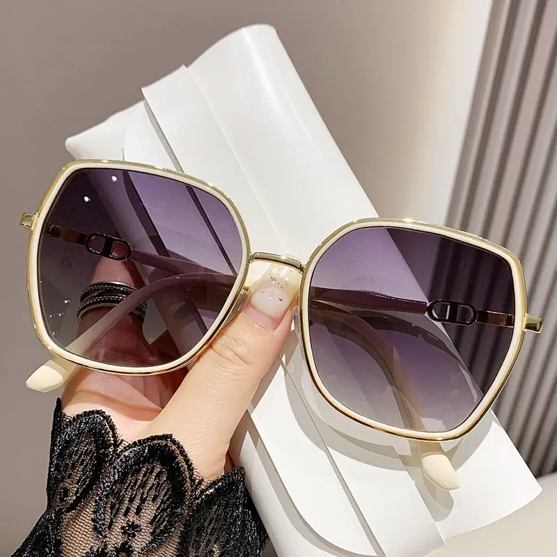 Trendy Gold Frame Flash Sunglasses with UV400 Lens - Image 6