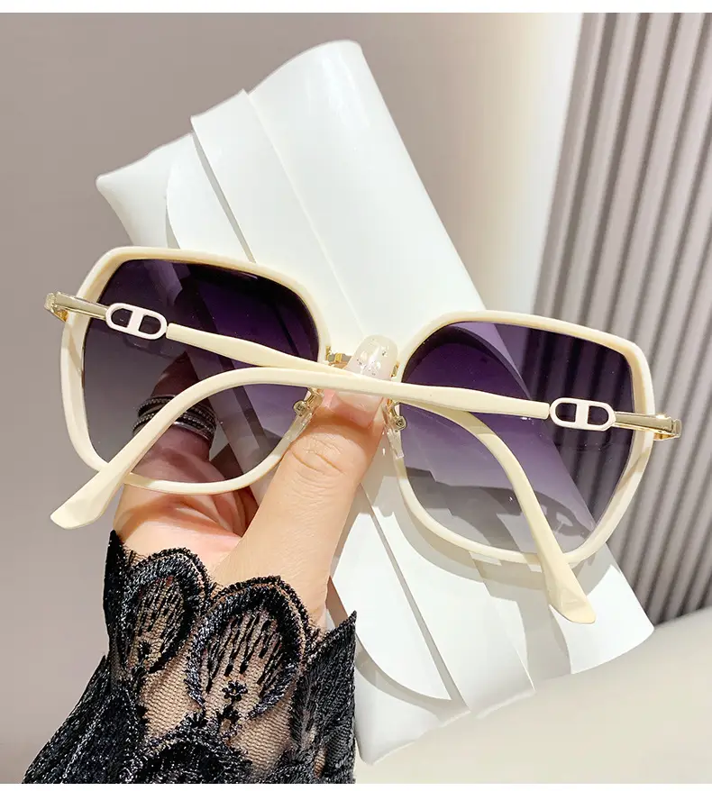 Trendy Gold Frame Flash Sunglasses with UV400 Lens — feature 10