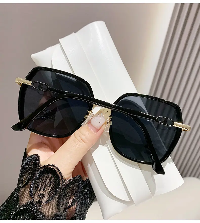 Trendy Gold Frame Flash Sunglasses with UV400 Lens — feature 8
