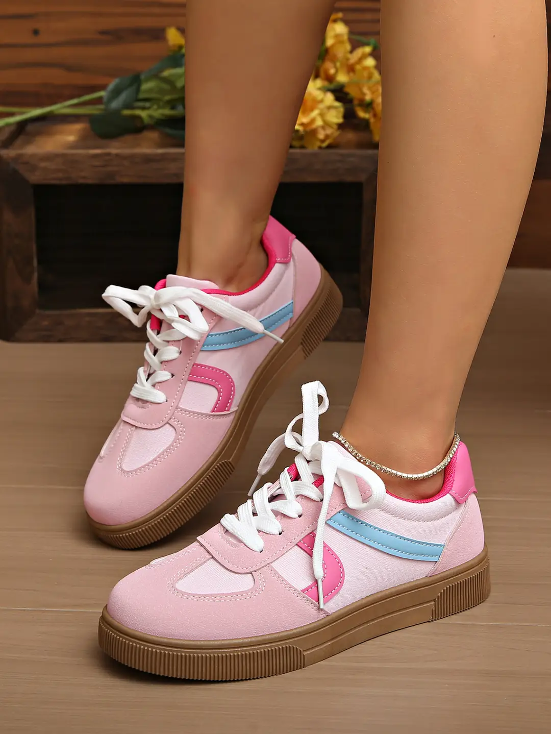 2026 New Style Women's White Sneakers, Flat, Lightweight, Breathable, Versatile, Fashionable Casual Shoes, Simple Style Sports Shoes — feature 7