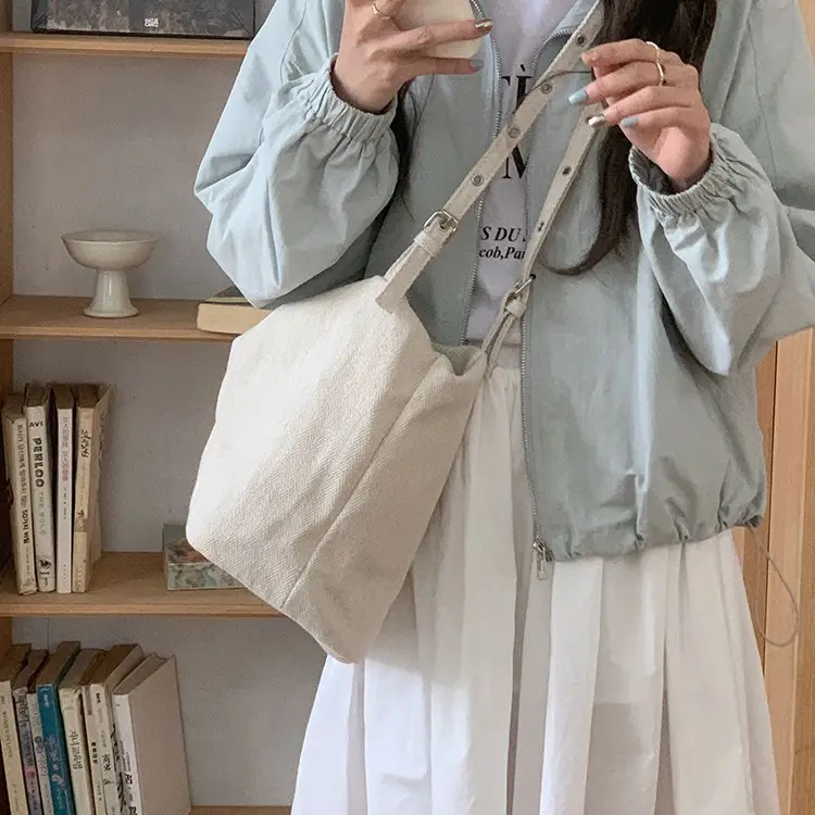 White Canvas Lazy Style Shoulder Bag for College Students - Image 5