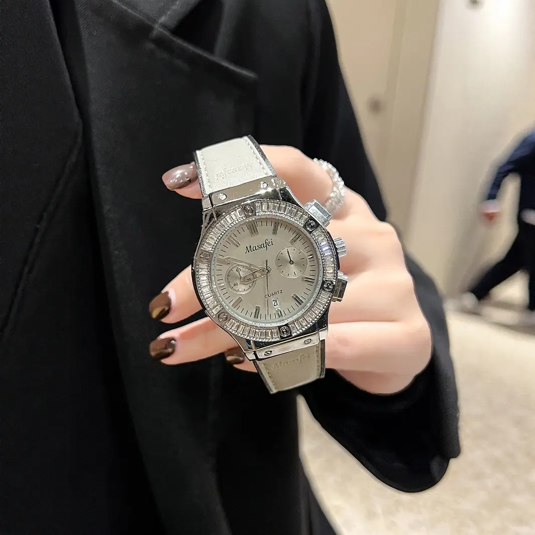 Cross-Border Swiss Royal Oak Watch for Women - Image 3