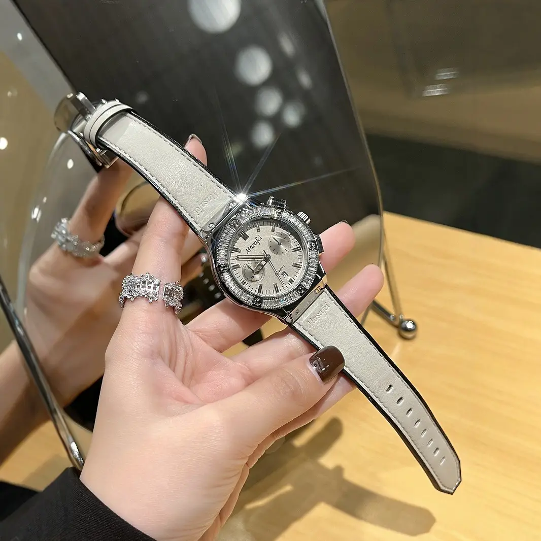 Cross-Border Swiss Royal Oak Watch for Women - Image 4
