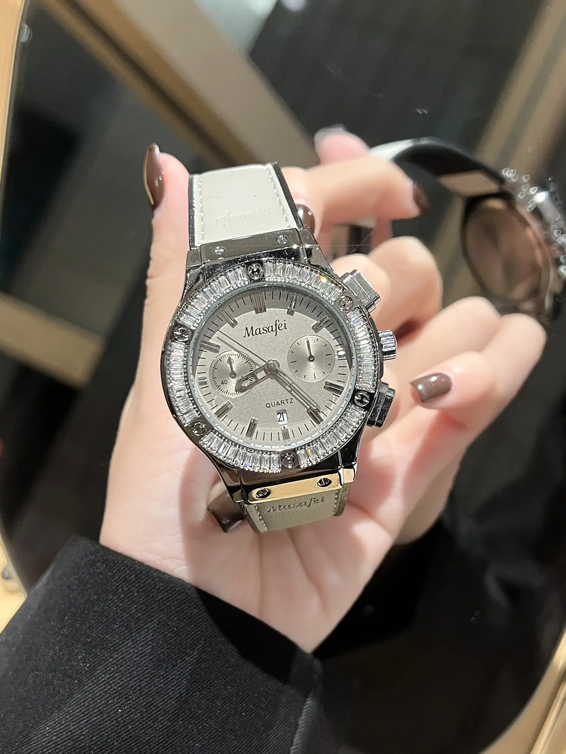 Cross-Border Swiss Royal Oak Watch for Women — feature 1