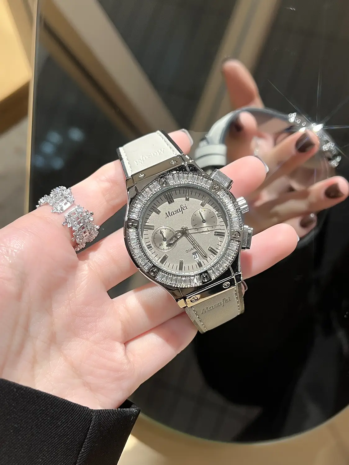 Cross-Border Swiss Royal Oak Watch for Women — feature 2