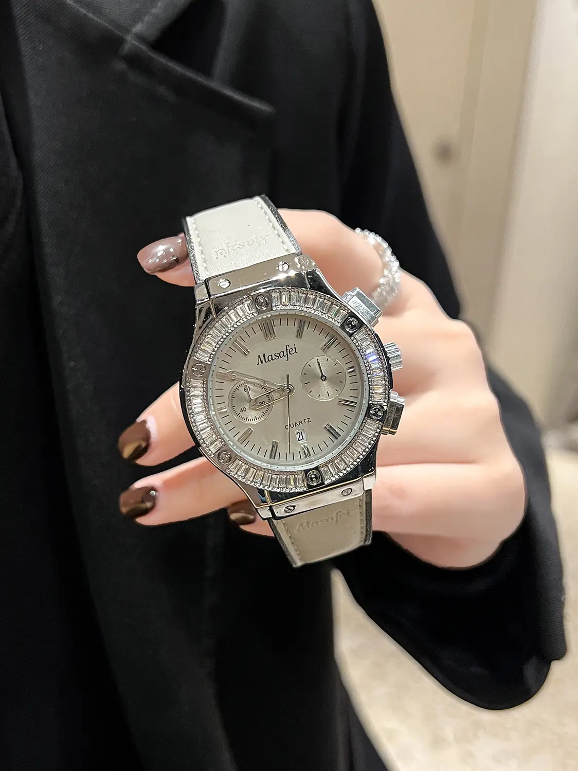Cross-Border Swiss Royal Oak Watch for Women — feature 5