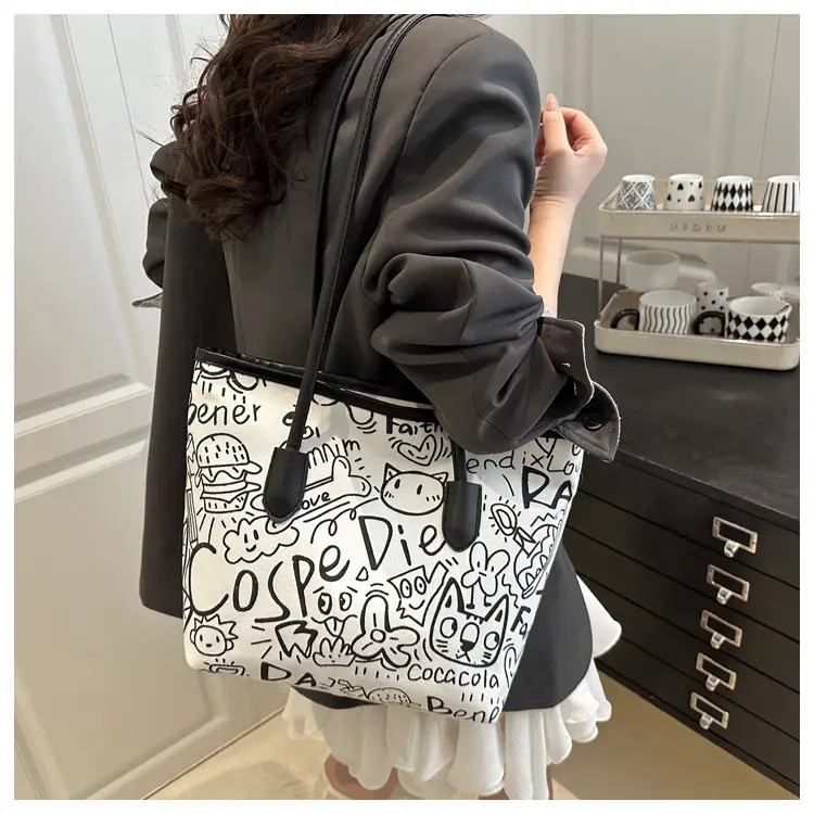 Women's Underarm Bag with Graffiti Print 2025 — feature 10