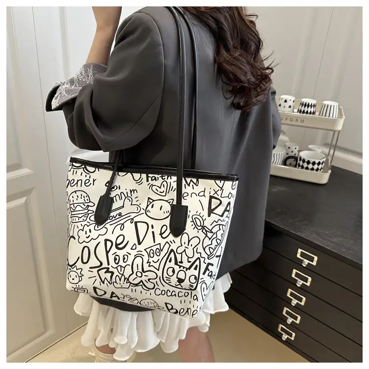 Women's Underarm Bag with Graffiti Print 2025 — feature 15