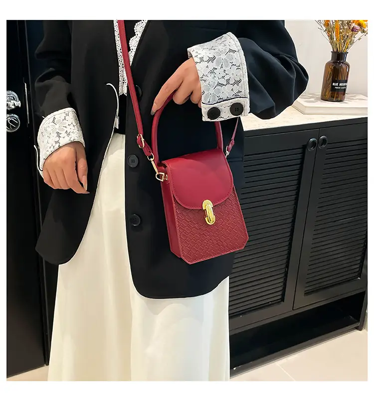 2025 Spring Summer Buckle Shoulder Bag for Women — feature 16