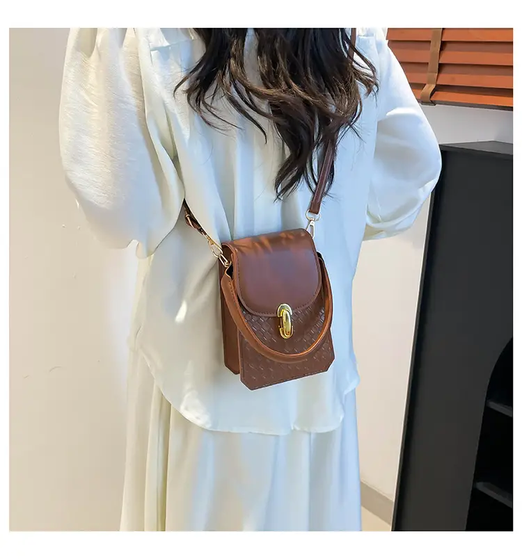 2025 Spring Summer Buckle Shoulder Bag for Women — feature 21