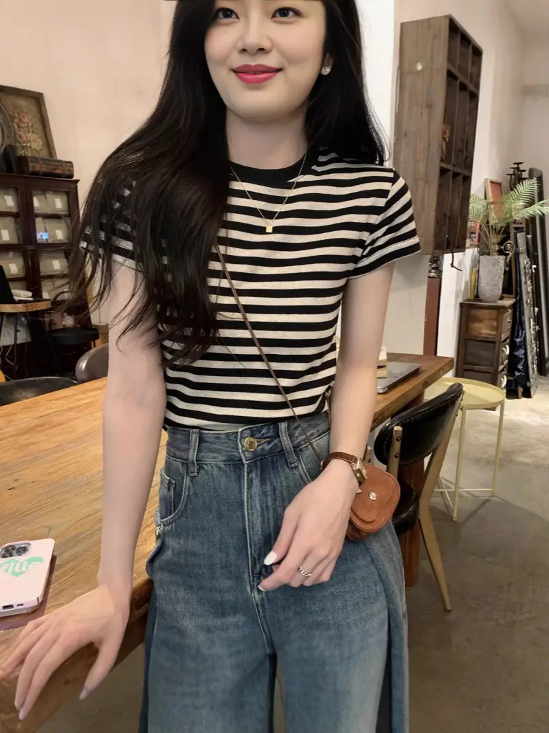 Korean Style Right Shoulder Stripesd Round Neck Short-Sleeved T-Shirt for Women 2025 Summer New Korean Style Fashion Versatile Niche Top Trend