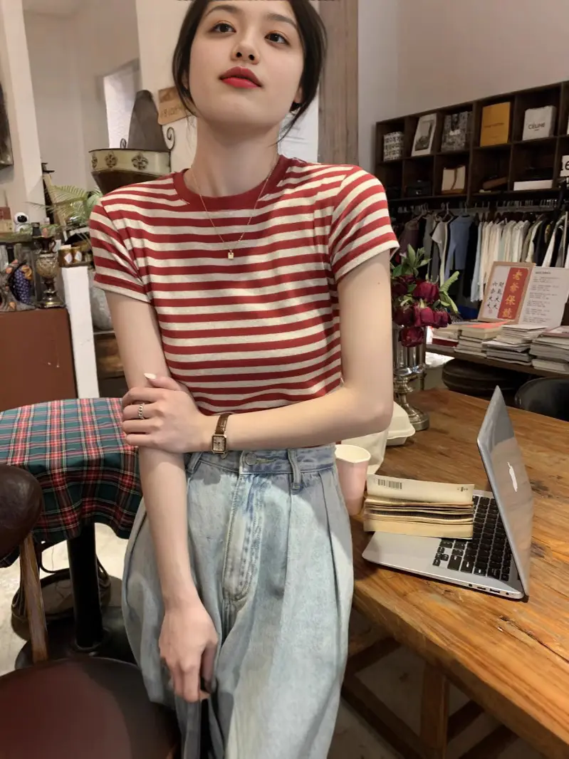 Korean Style Right Shoulder Stripesd Round Neck Short-Sleeved T-Shirt for Women 2025 Summer New Korean Style Fashion Versatile Niche Top Trend