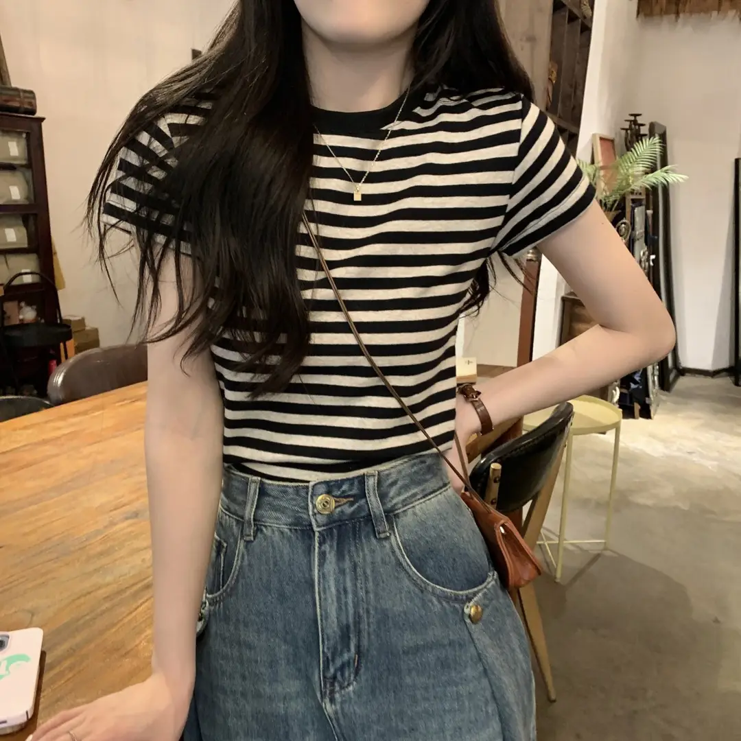 Korean Style Right Shoulder Stripesd Round Neck Short-Sleeved T-Shirt for Women 2025 Summer New Korean Style Fashion Versatile Niche Top Trend — feature 5