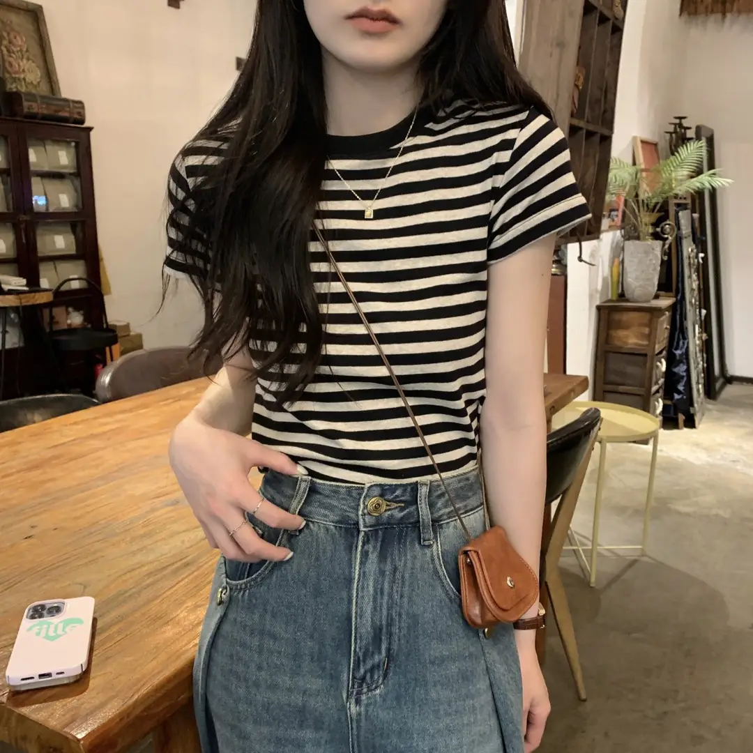 Korean Style Right Shoulder Stripesd Round Neck Short-Sleeved T-Shirt for Women 2025 Summer New Korean Style Fashion Versatile Niche Top Trend — feature 6
