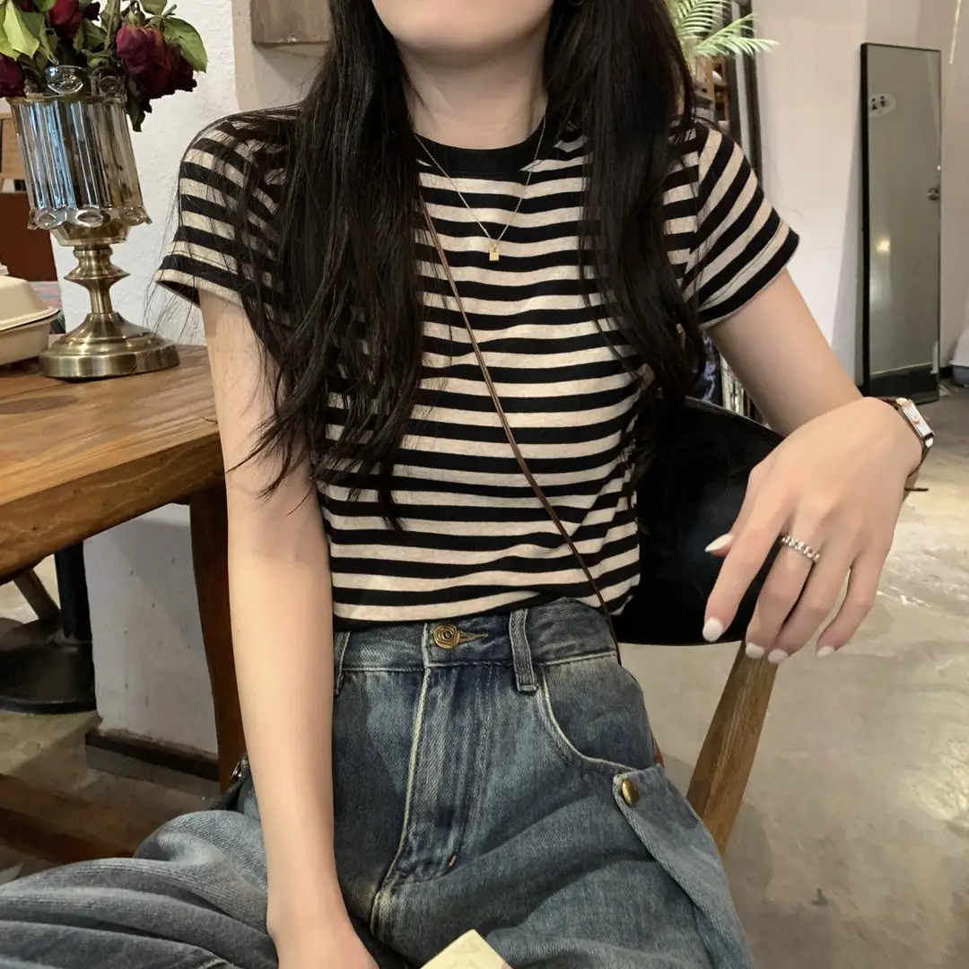 Korean Style Right Shoulder Stripesd Round Neck Short-Sleeved T-Shirt for Women 2025 Summer New Korean Style Fashion Versatile Niche Top Trend — feature 7