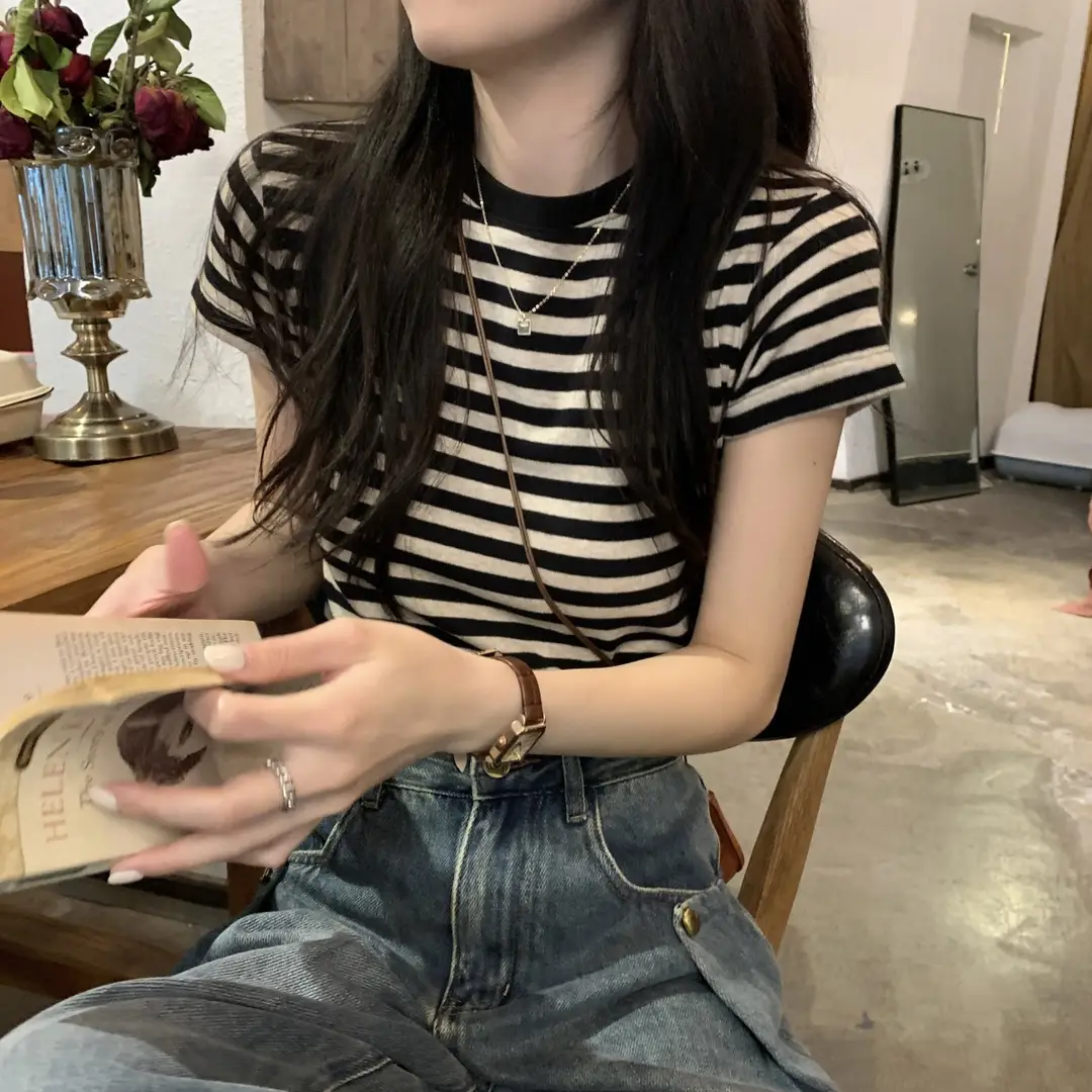 Korean Style Right Shoulder Stripesd Round Neck Short-Sleeved T-Shirt for Women 2025 Summer New Korean Style Fashion Versatile Niche Top Trend — feature 8