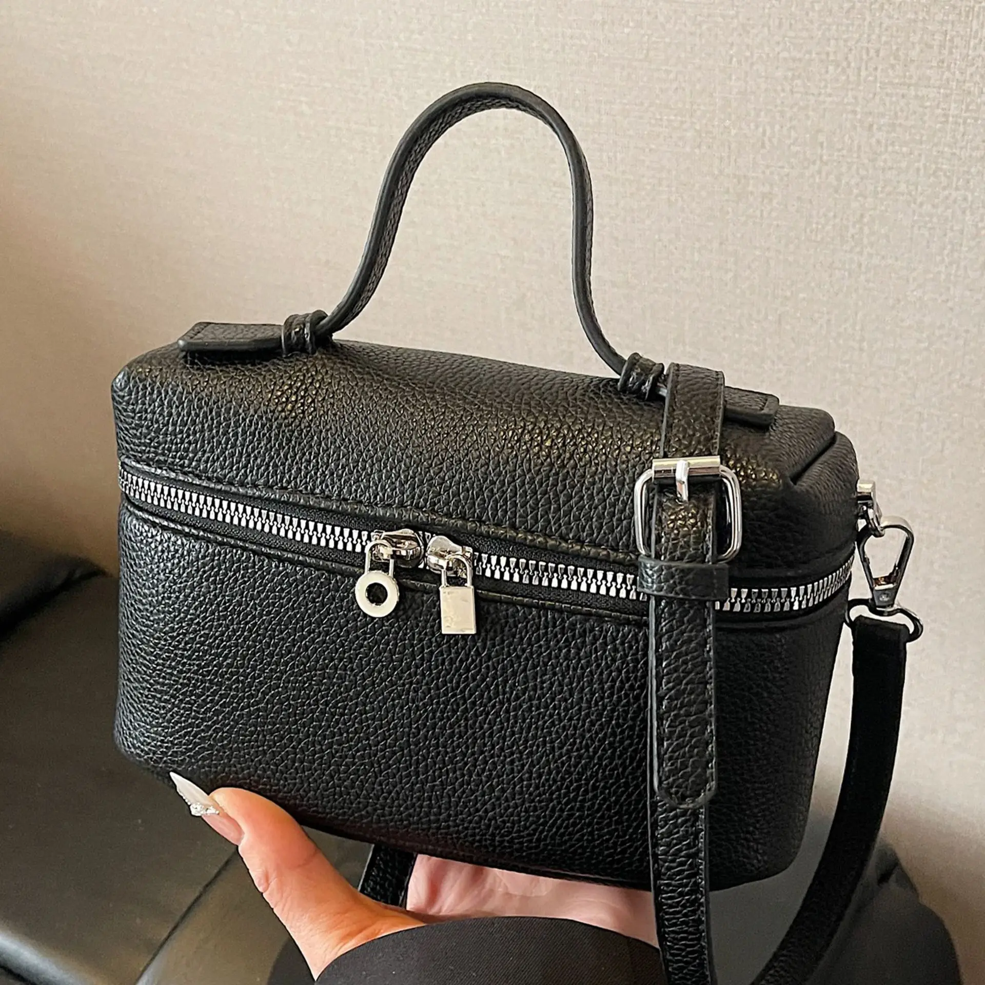 Black Crossbody Bag Women 2025 Stylish Leather Zippered