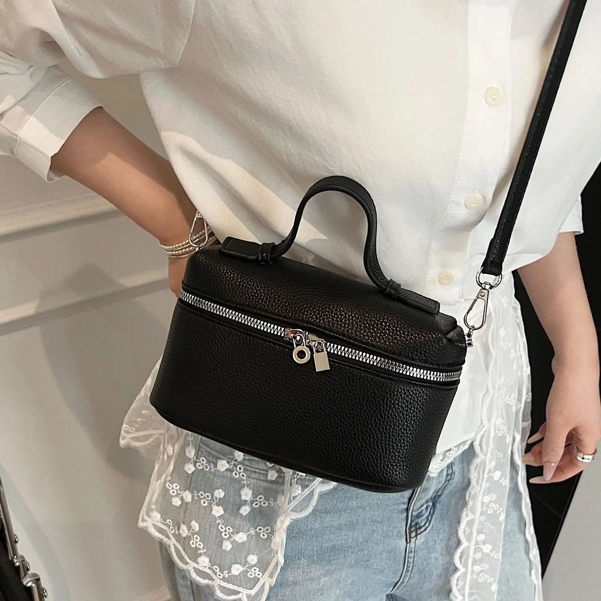 Black Crossbody Bag Women 2025 Stylish Leather Zippered