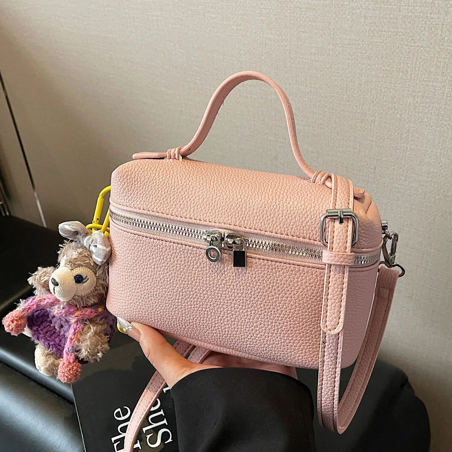 Black Crossbody Bag Women 2025 Stylish Leather Zippered