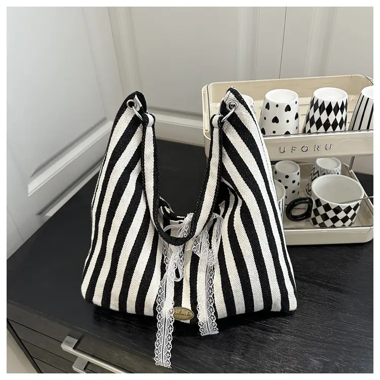 Red Striped Embroidered Women's Shoulder Bag - Image 5