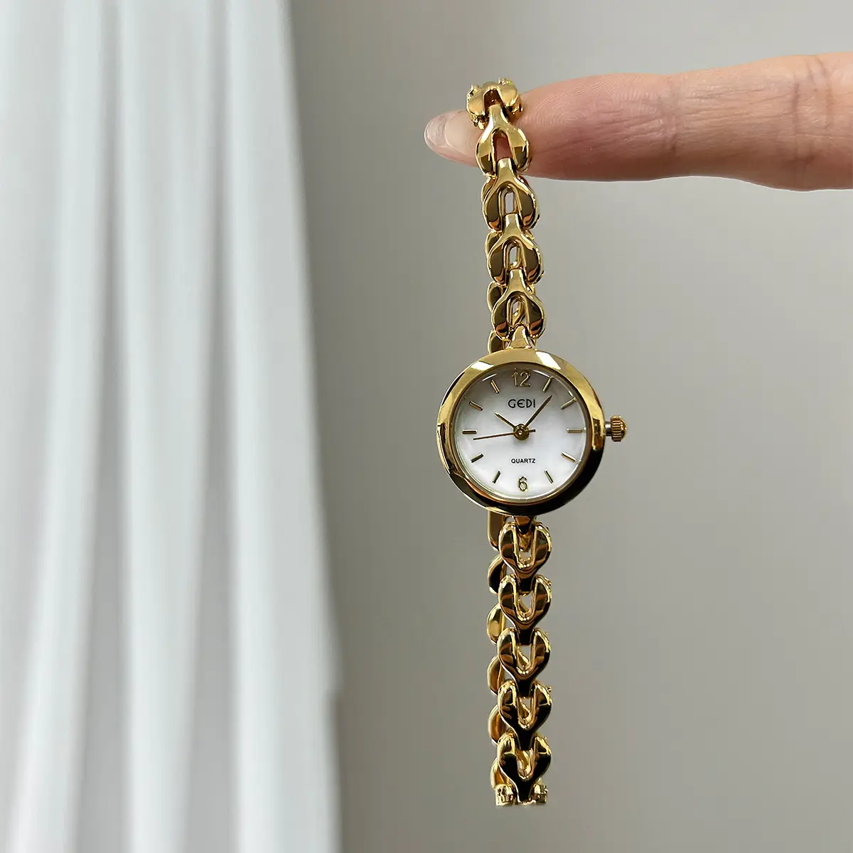 Gold Quartz Watch for Women with Chain Strap - Image 6