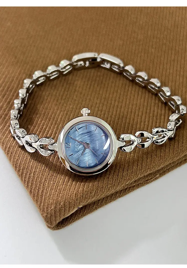 Gold Quartz Watch for Women with Chain Strap — feature 10