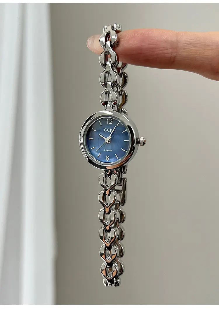 Gold Quartz Watch for Women with Chain Strap — feature 12