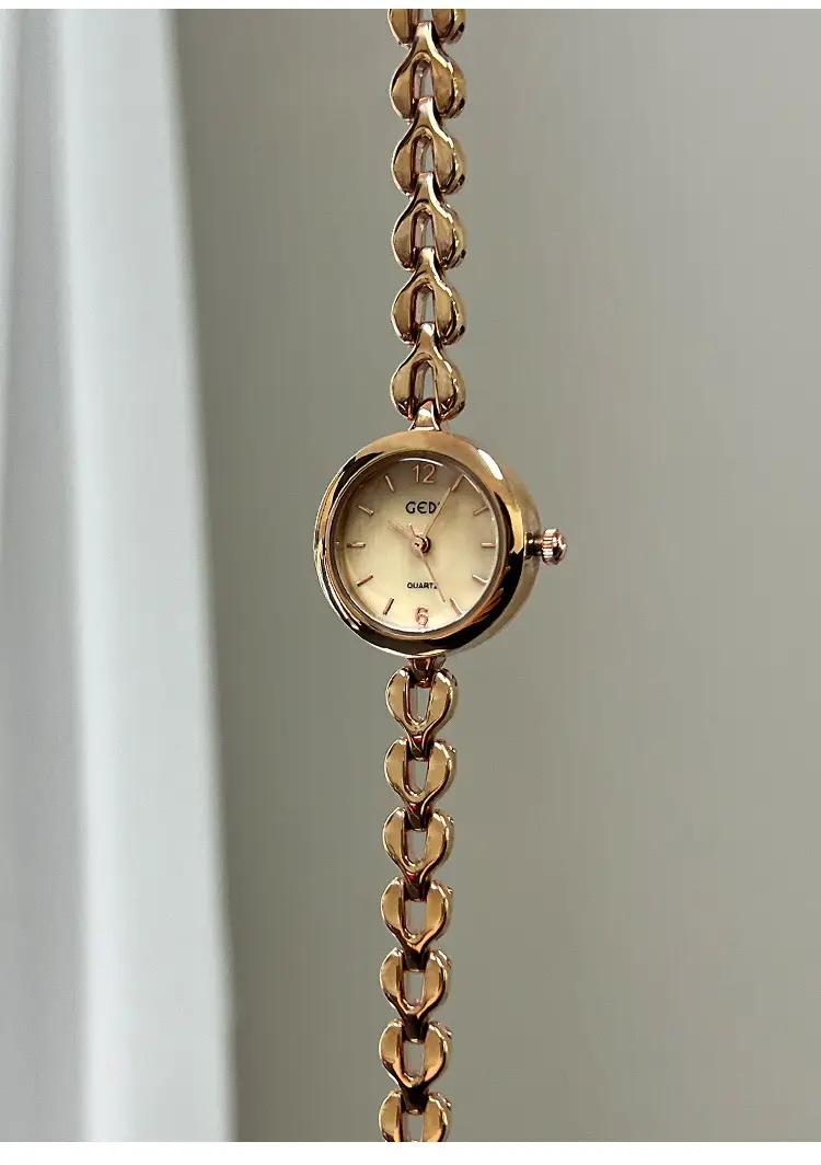 Gold Quartz Watch for Women with Chain Strap — feature 16