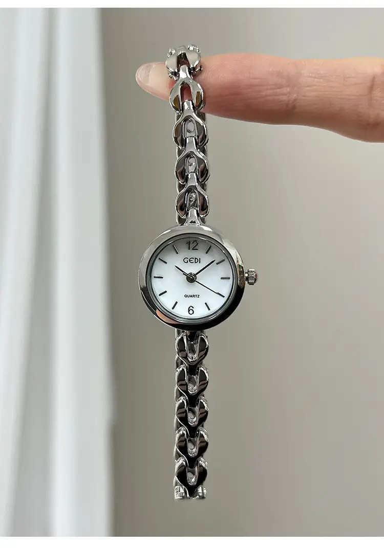 Gold Quartz Watch for Women with Chain Strap — feature 18