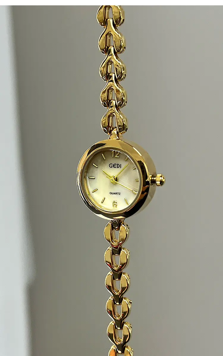 Gold Quartz Watch for Women with Chain Strap — feature 5