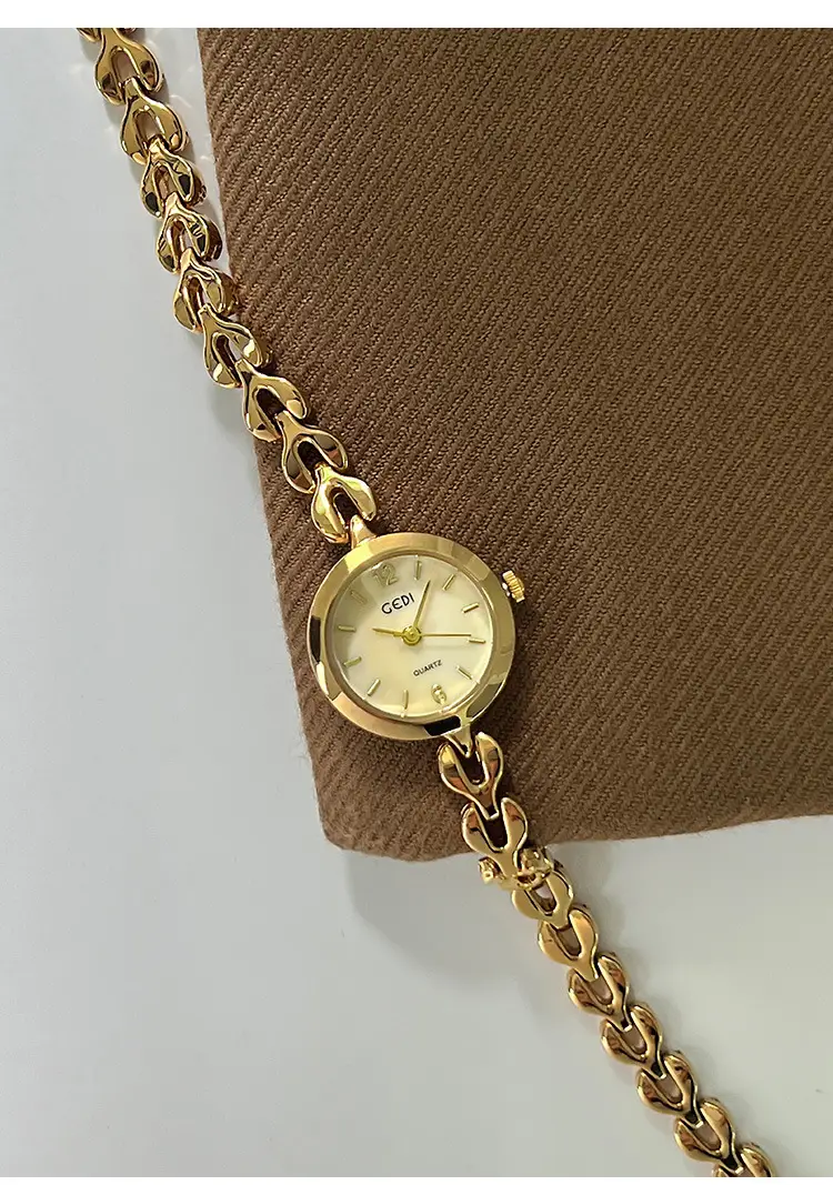 Gold Quartz Watch for Women with Chain Strap — feature 9