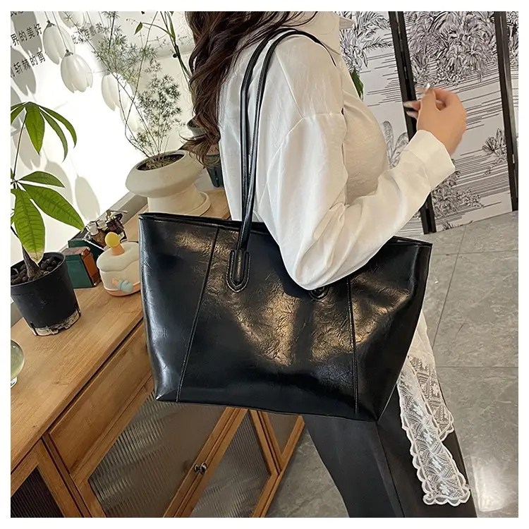 Women Large Leather Shoulder Bag Brown Black — feature 6