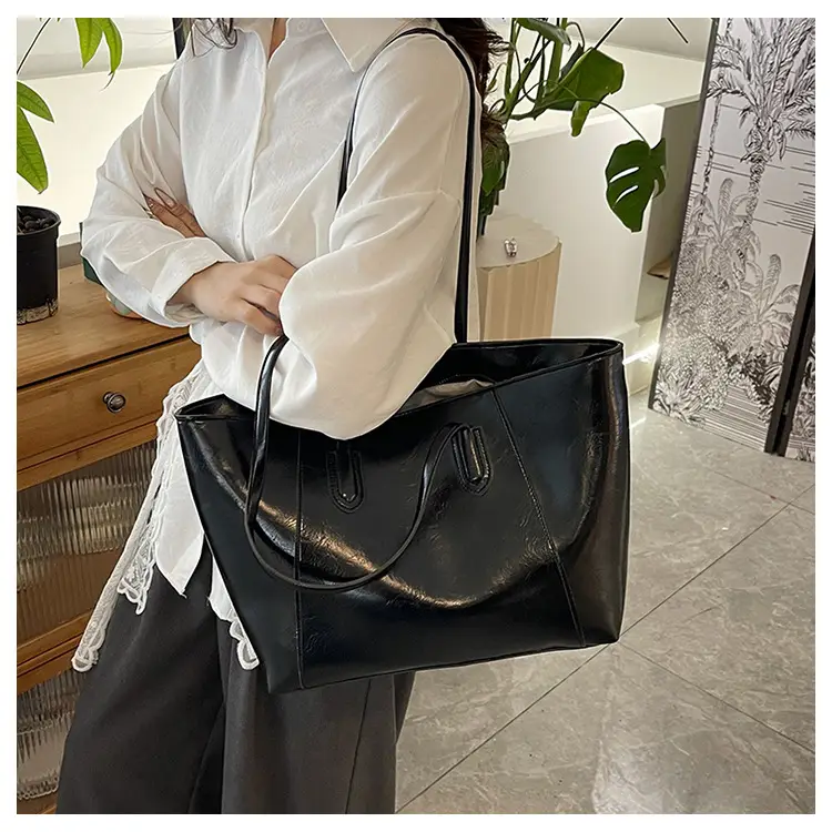 Women Large Leather Shoulder Bag Brown Black — feature 7