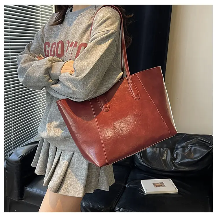 Women Large Leather Shoulder Bag Brown Black — feature 8