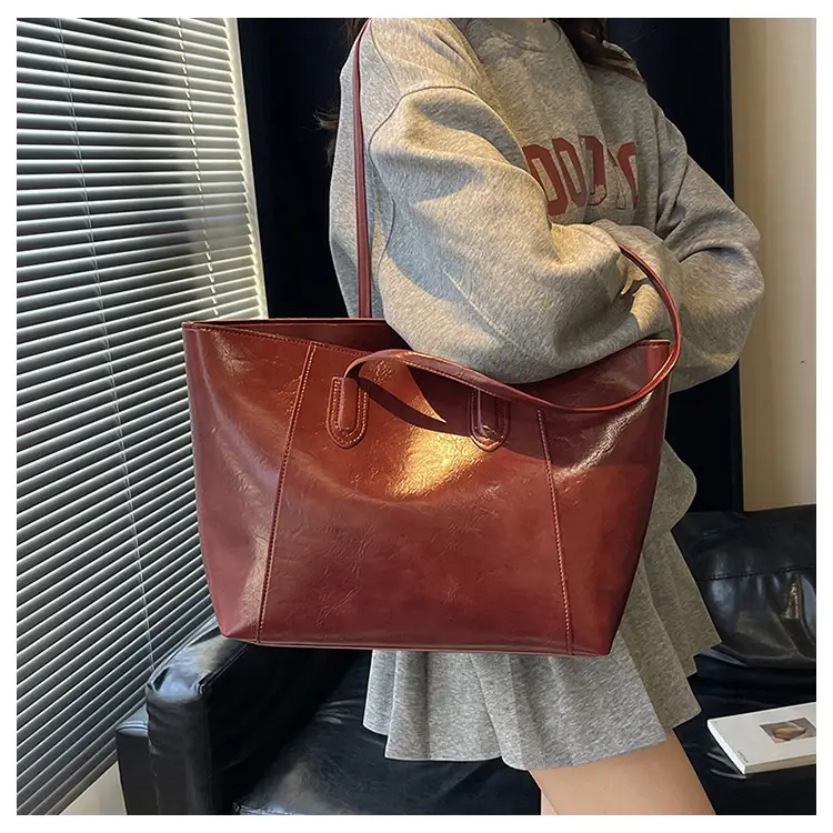 Women Large Leather Shoulder Bag Brown Black — feature 9