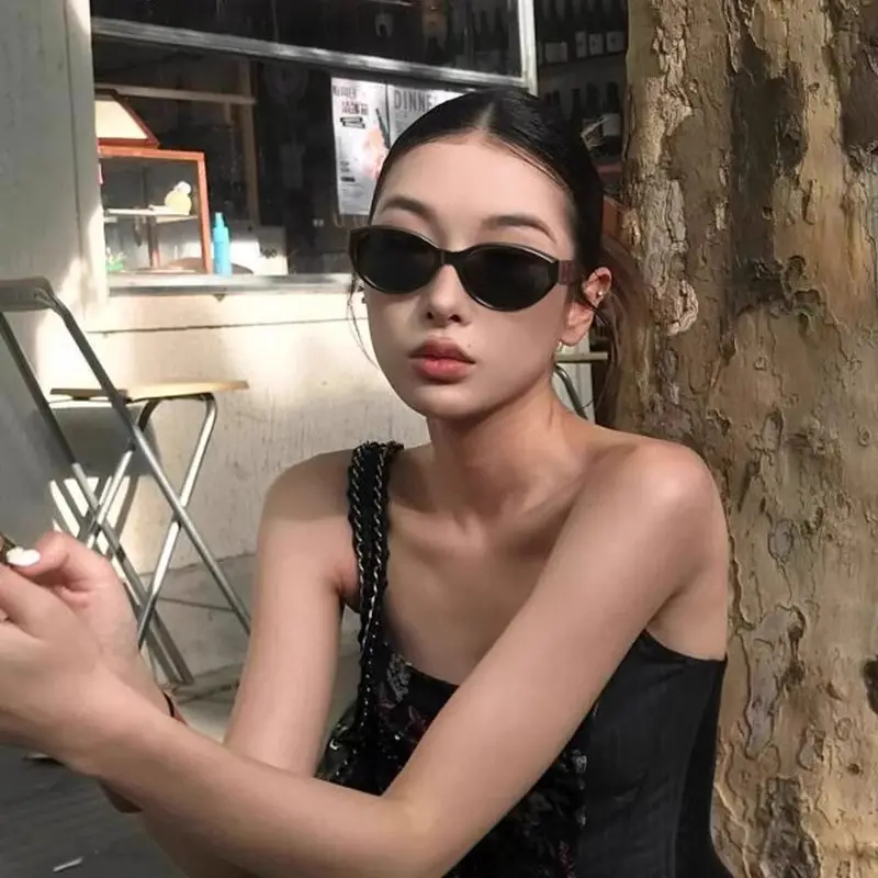 Women Polarized Anti-UV Sunglasses Square Face Black Frame - Image 4