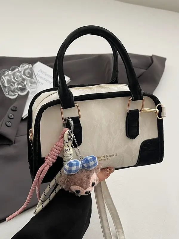 Women's Green Leather Crossbody Bag with Crossbody Strap - Image 12