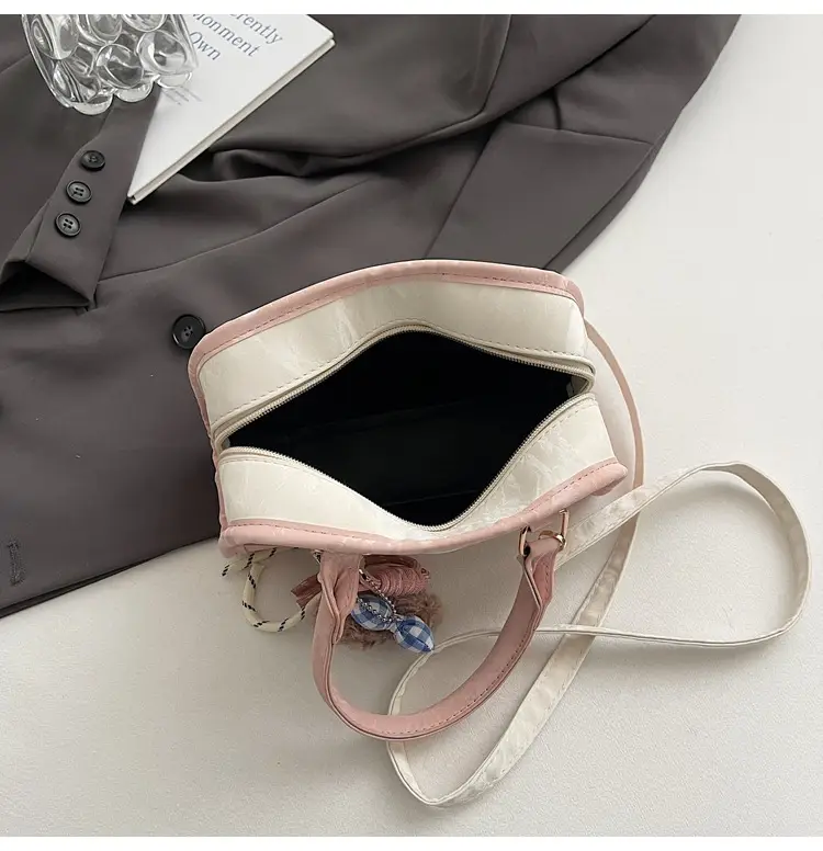 Women's Green Leather Crossbody Bag with Crossbody Strap — feature 15