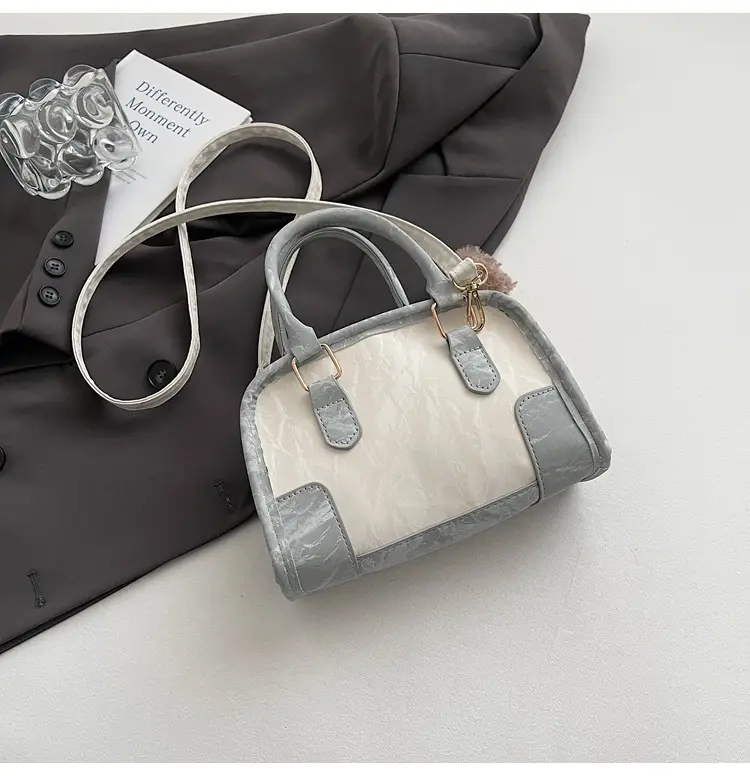 Women's Green Leather Crossbody Bag with Crossbody Strap — feature 17
